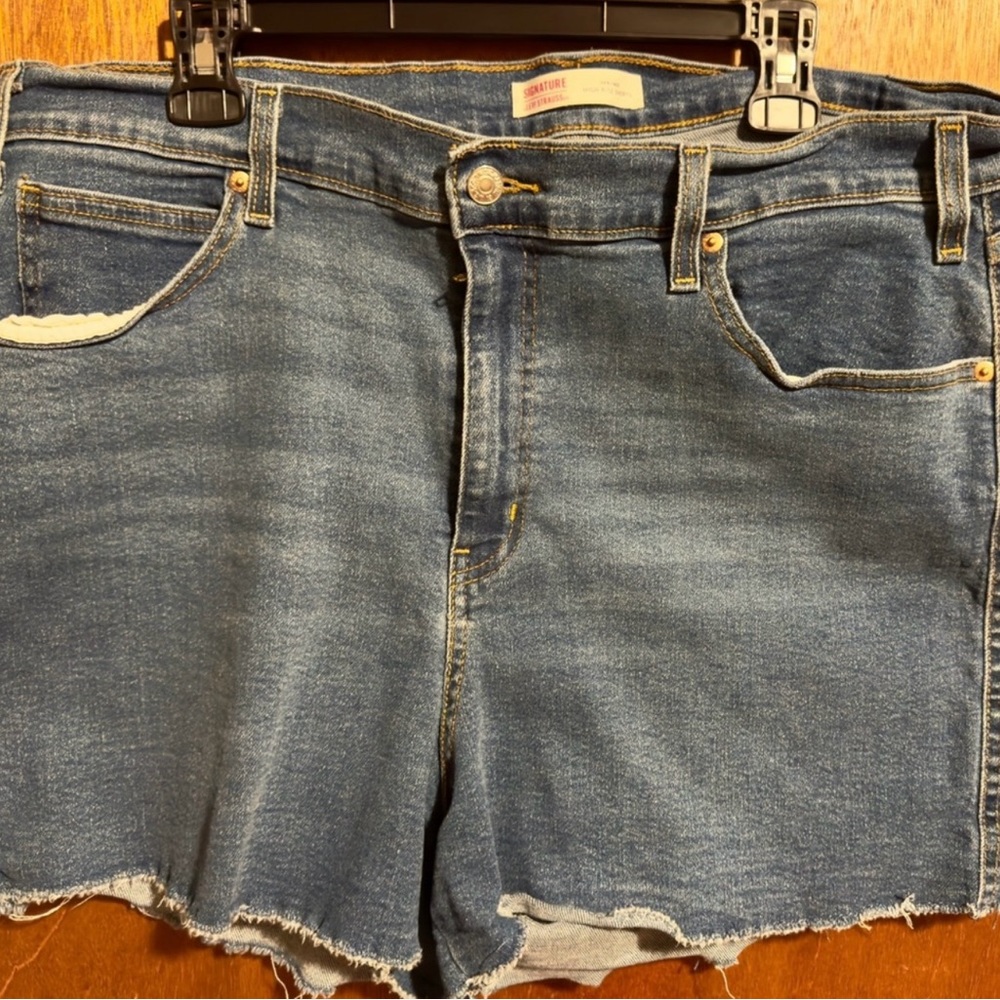 Lot of 4 Pairs of Women’s Denim Shorts Size 20 - Picture 12 of 15